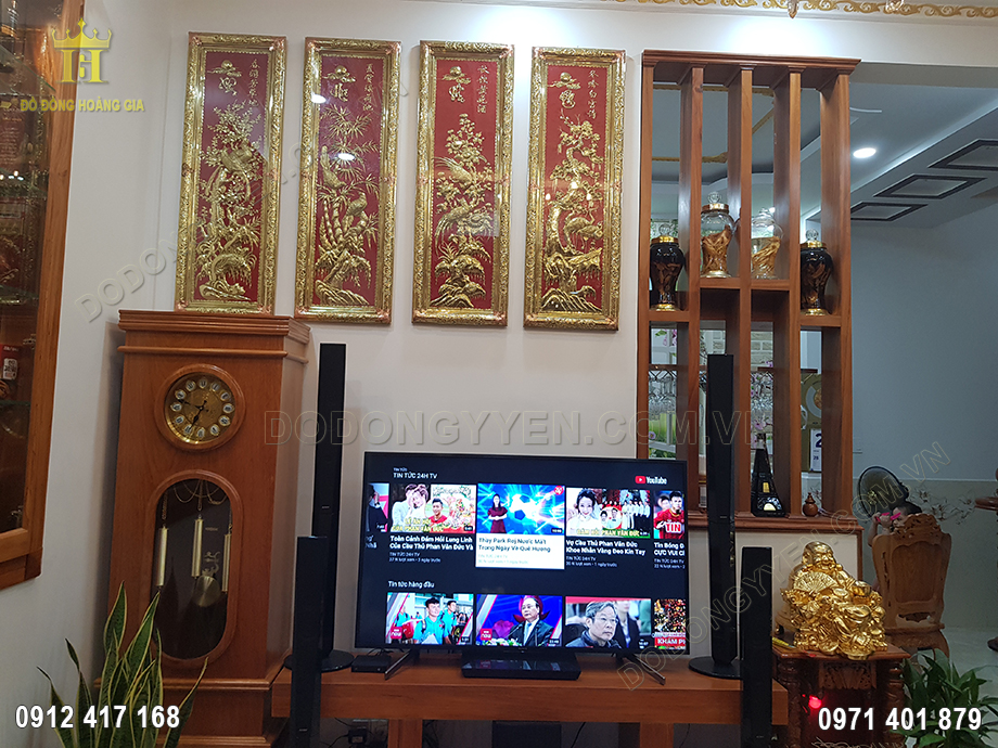 Tranh Tứ Qu&yacute; Bằng Đồng V&agrave;ng Nền Đỏ 88CM